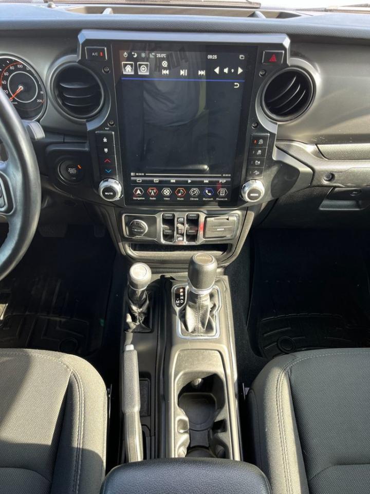 2021 Jeep Gladiator Willys 4x4 Photo