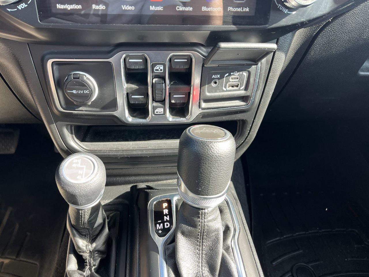 2021 Jeep Gladiator Willys 4x4 Photo