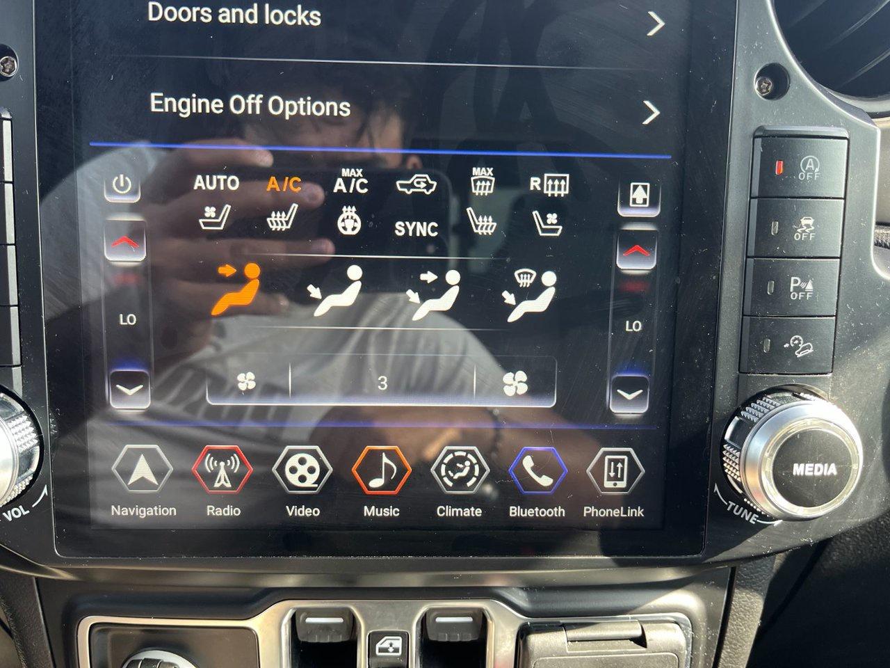 2021 Jeep Gladiator Willys 4x4 Photo