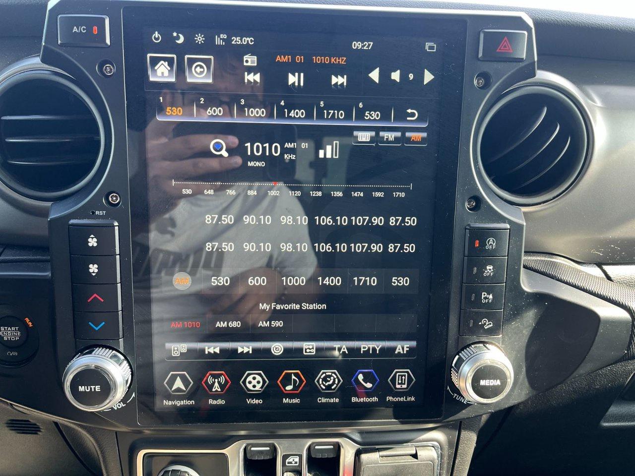 2021 Jeep Gladiator Willys 4x4 Photo