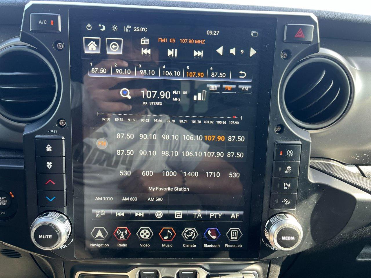 2021 Jeep Gladiator Willys 4x4 Photo