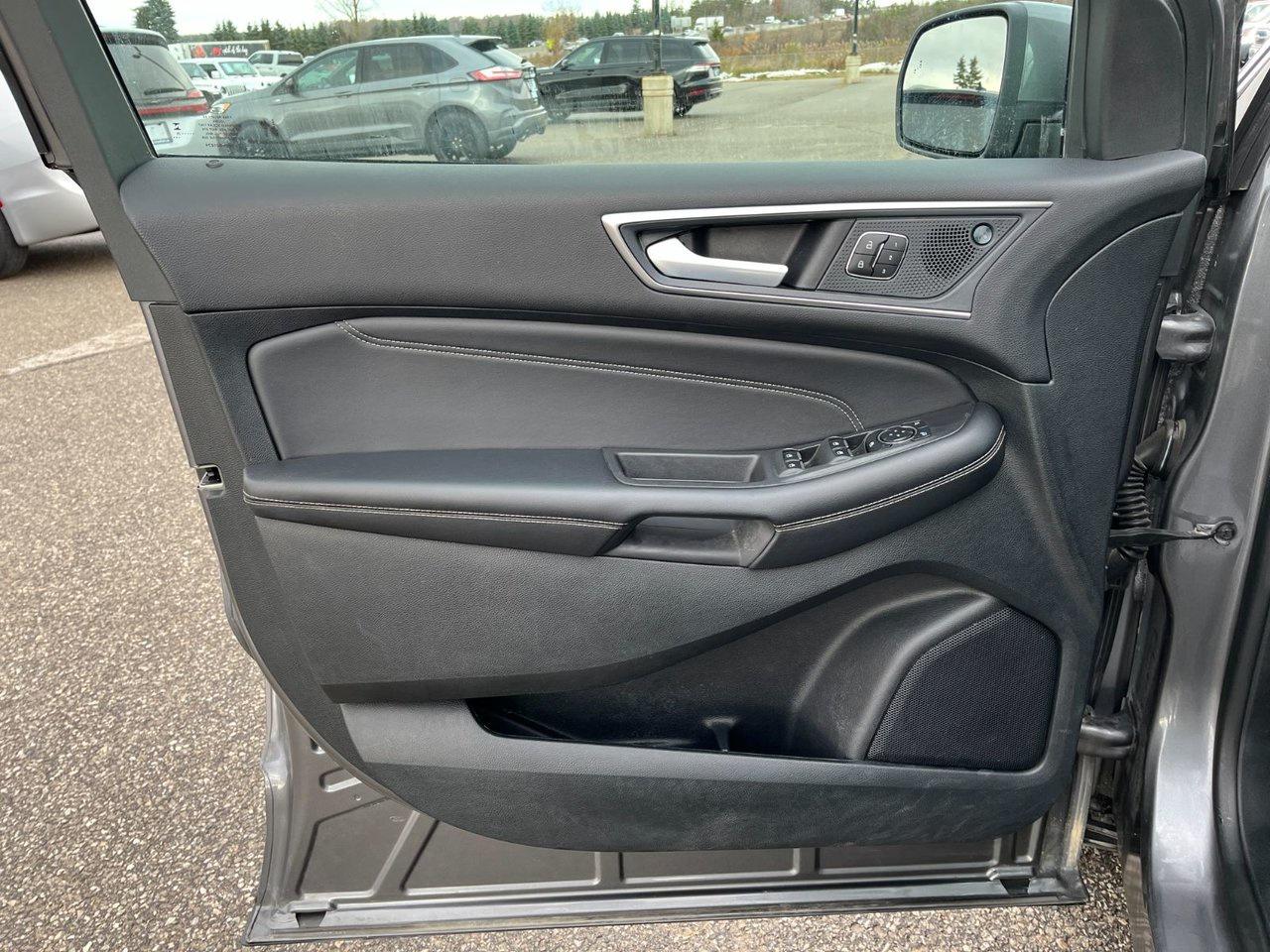 2024 Ford Edge Titanium AWD Photo