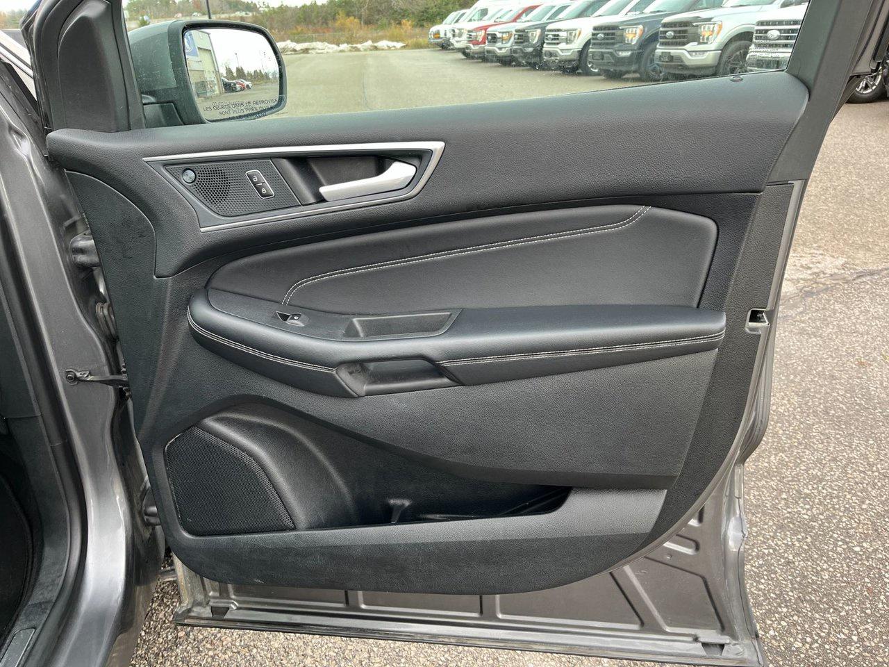 2024 Ford Edge Titanium AWD Photo