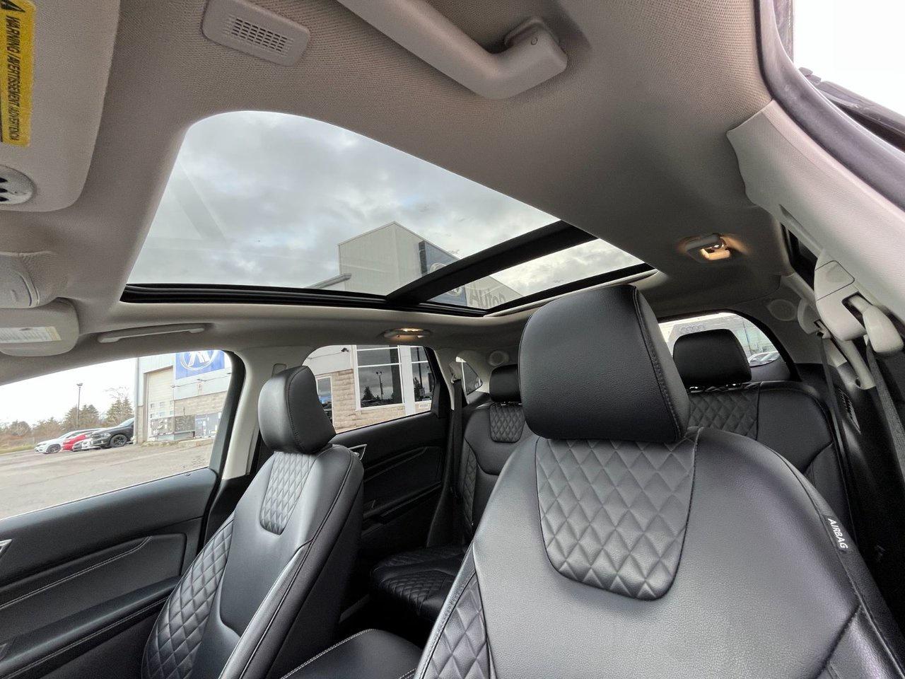 2024 Ford Edge Titanium AWD Photo
