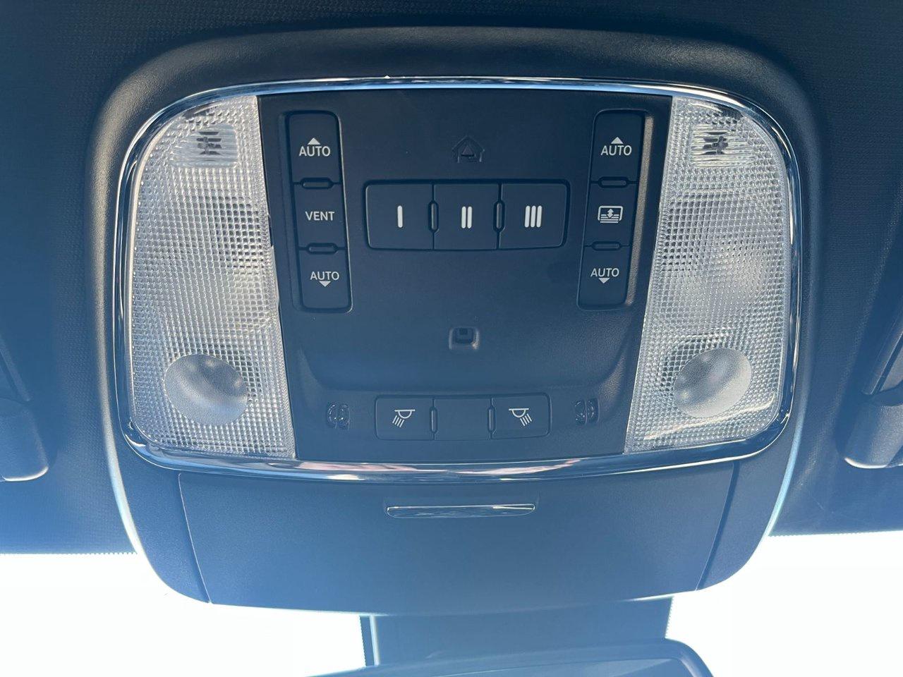 2023 Chrysler 300 S RWD Photo