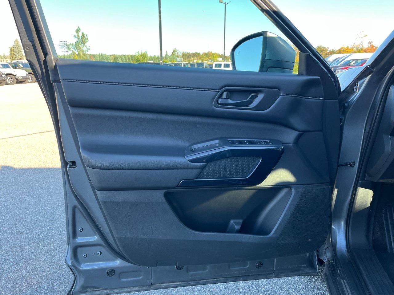 2024 Nissan Pathfinder SV AWD Photo