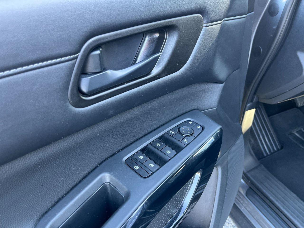 2024 Nissan Pathfinder SV AWD Photo