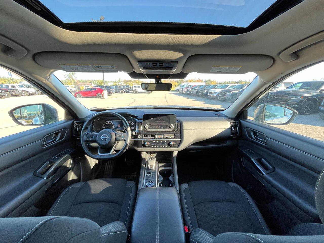 2024 Nissan Pathfinder SV AWD Photo