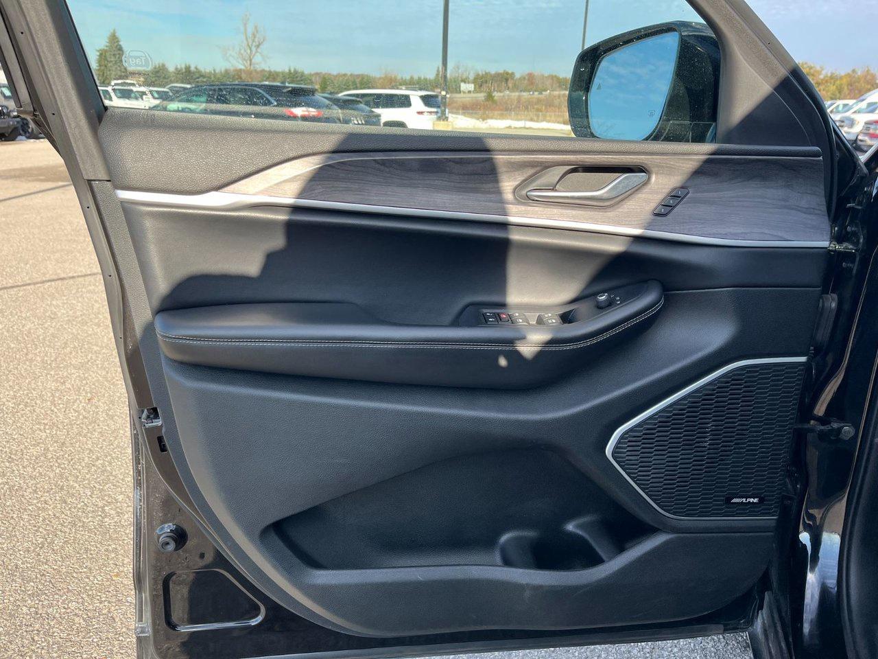 2021 Jeep Grand Cherokee L Limited 4x4 Photo