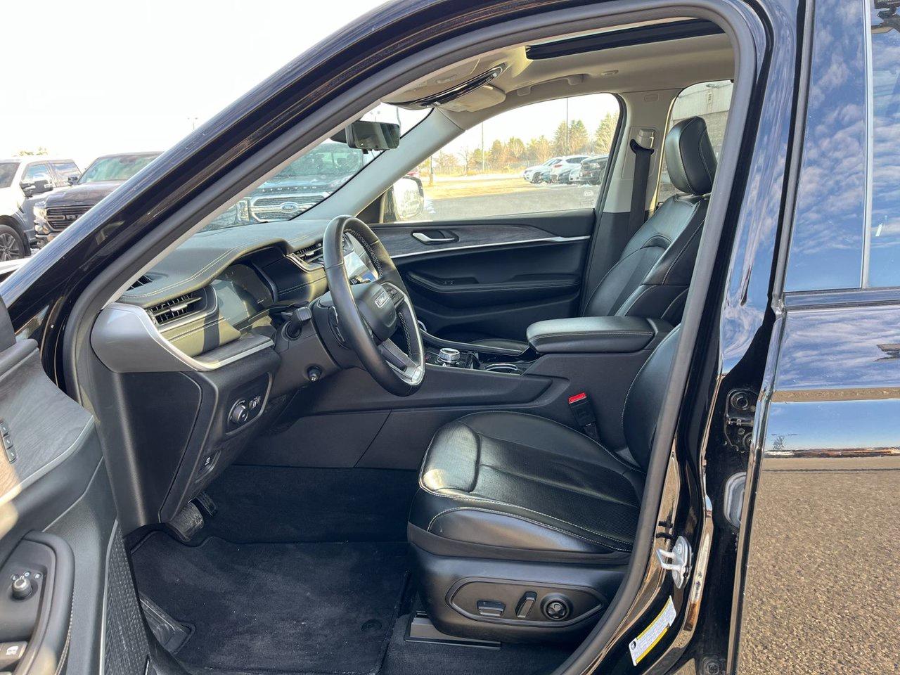 2021 Jeep Grand Cherokee L Limited 4x4 Photo