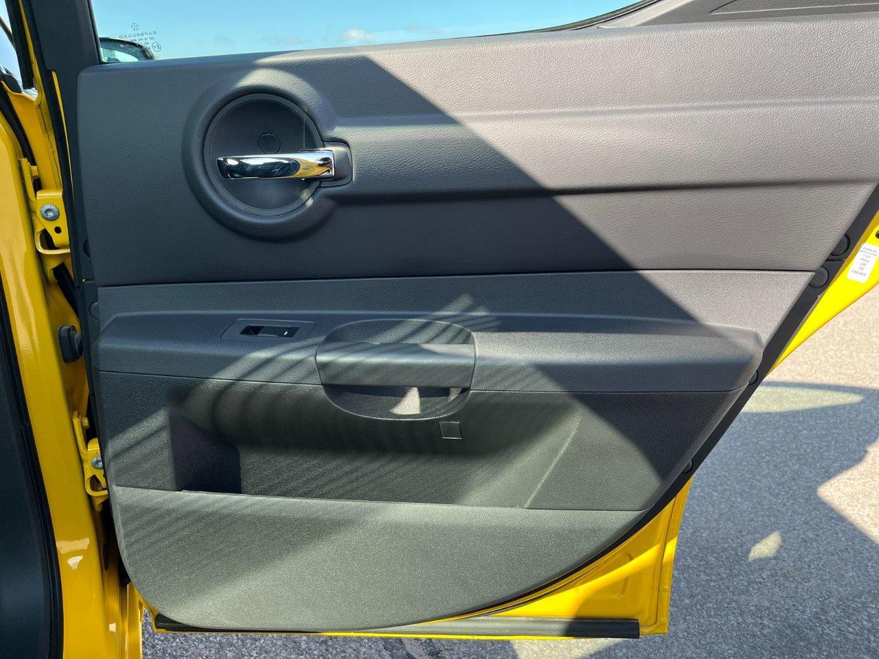 2007 Dodge Charger SRT8 RWD Photo