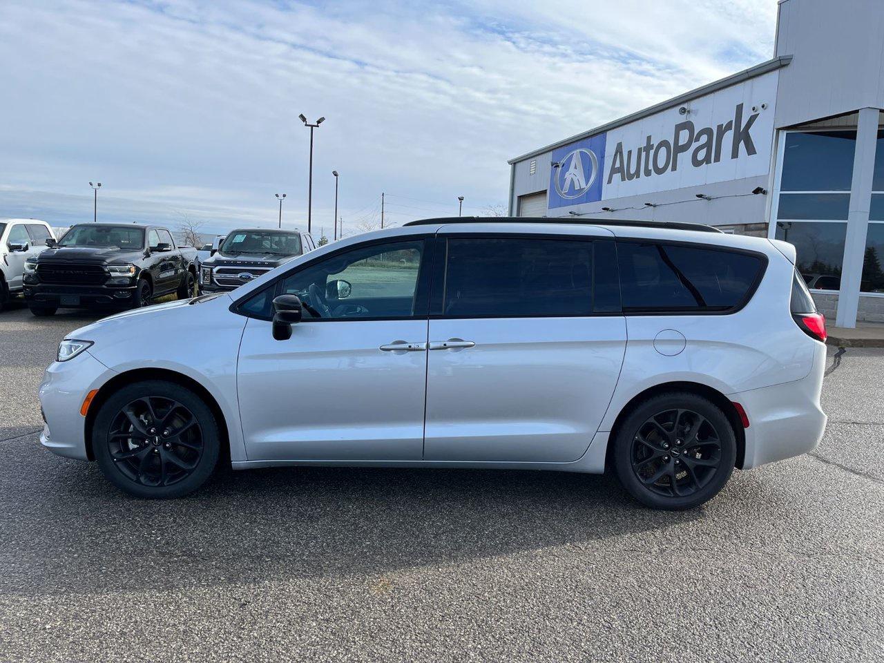 2024 Chrysler Pacifica TOURING-L FWD Photo