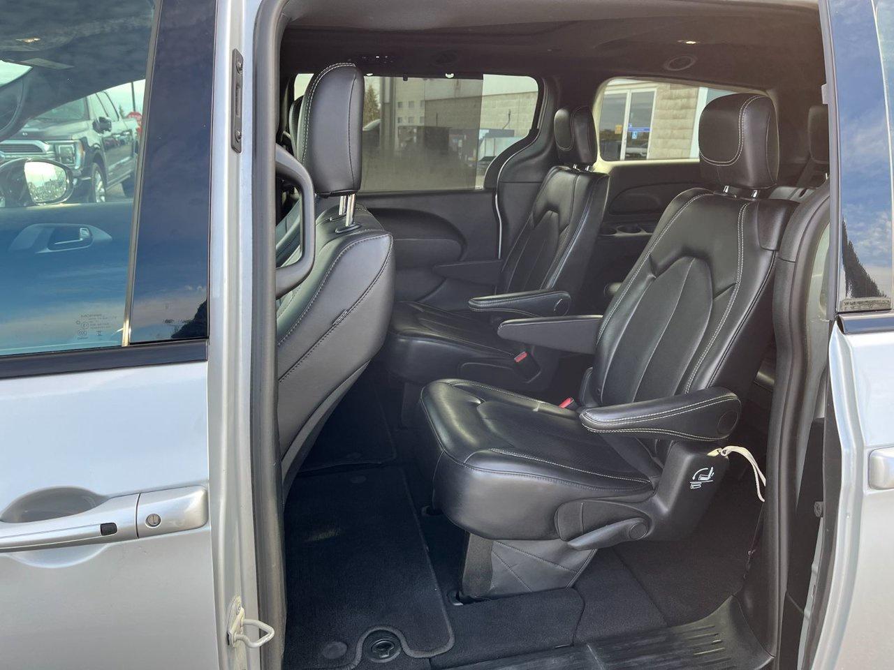 2024 Chrysler Pacifica TOURING-L FWD Photo