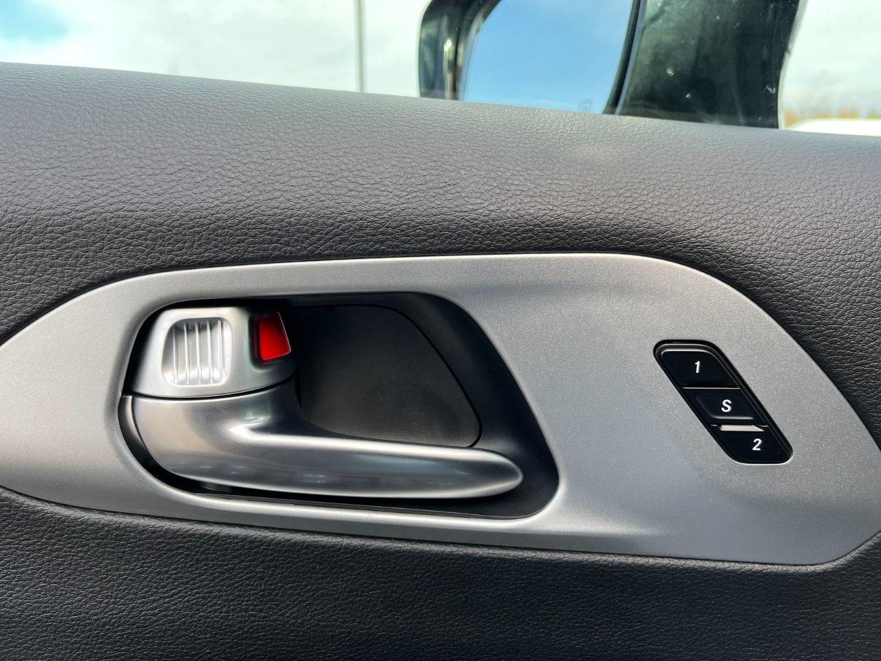 2024 Chrysler Pacifica TOURING-L FWD Photo