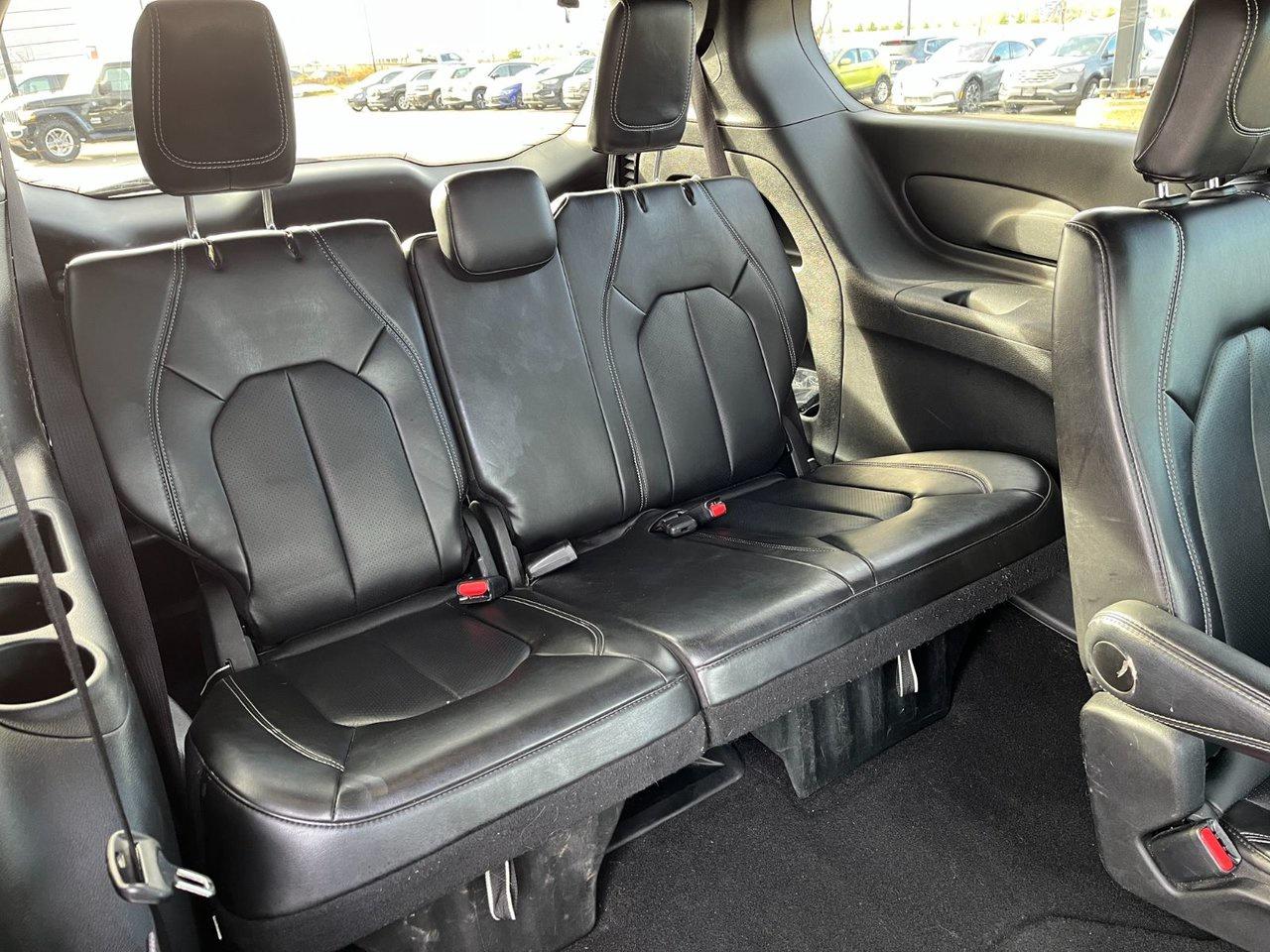 2024 Chrysler Pacifica TOURING-L FWD Photo