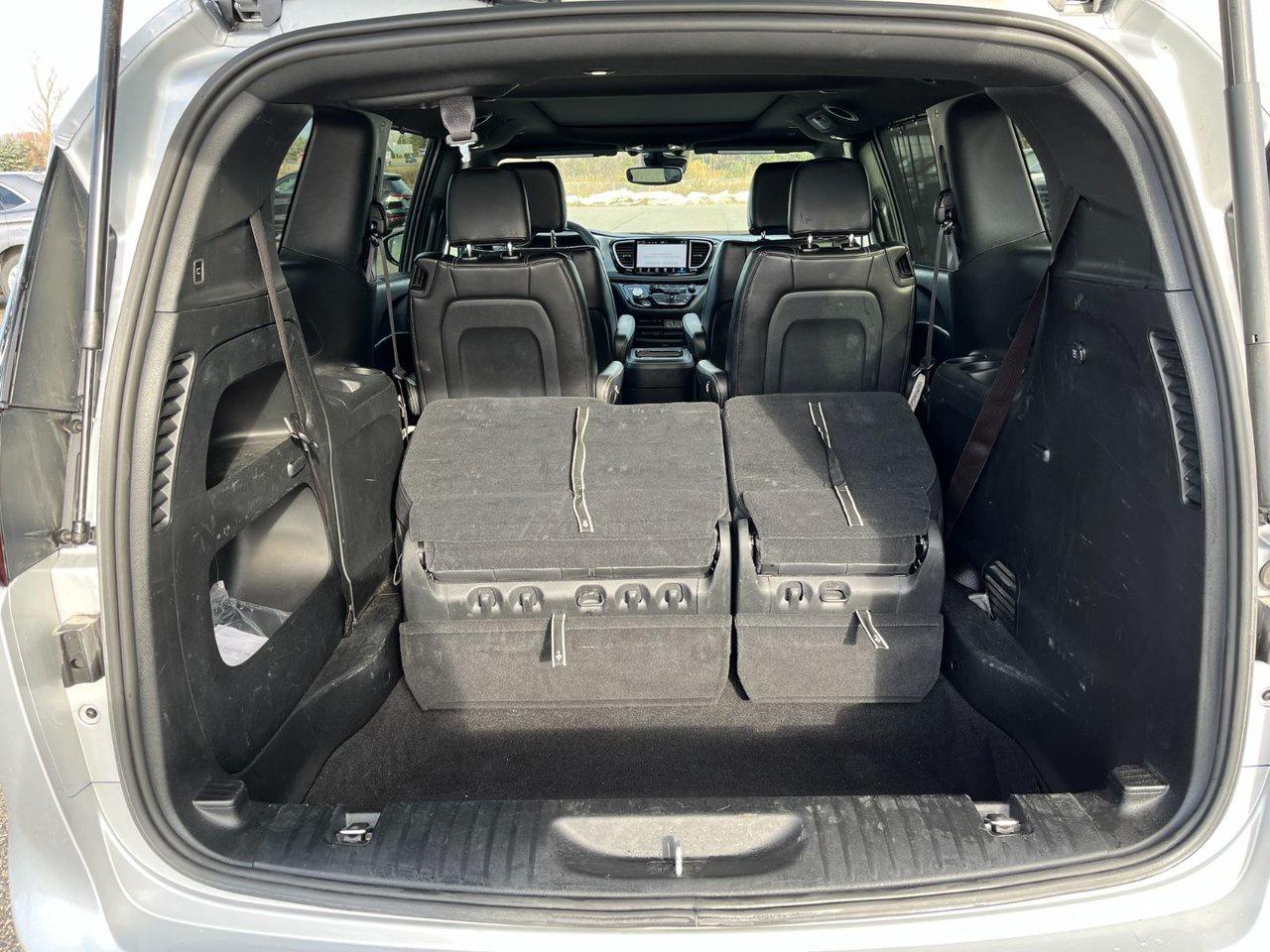 2024 Chrysler Pacifica TOURING-L FWD Photo