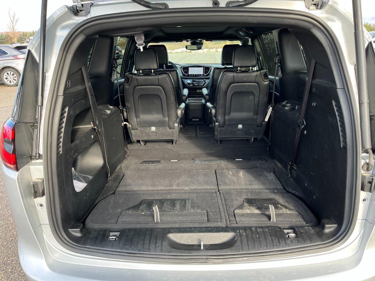 2024 Chrysler Pacifica TOURING-L FWD Photo