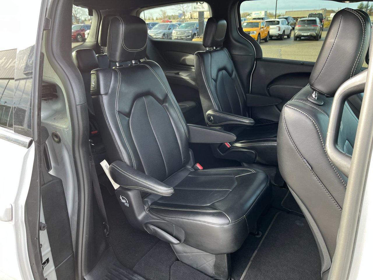 2024 Chrysler Pacifica TOURING-L FWD Photo