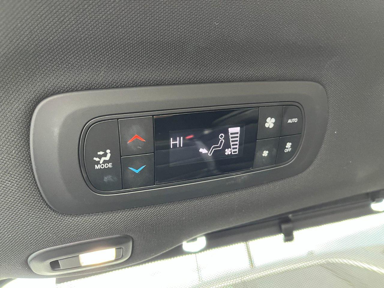 2024 Chrysler Pacifica TOURING-L FWD Photo