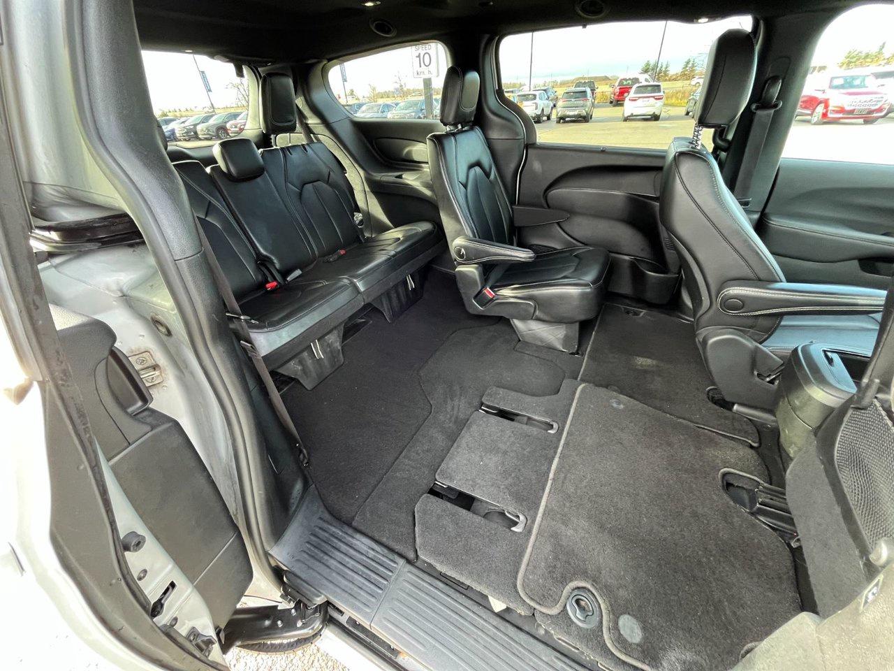 2024 Chrysler Pacifica TOURING-L FWD Photo