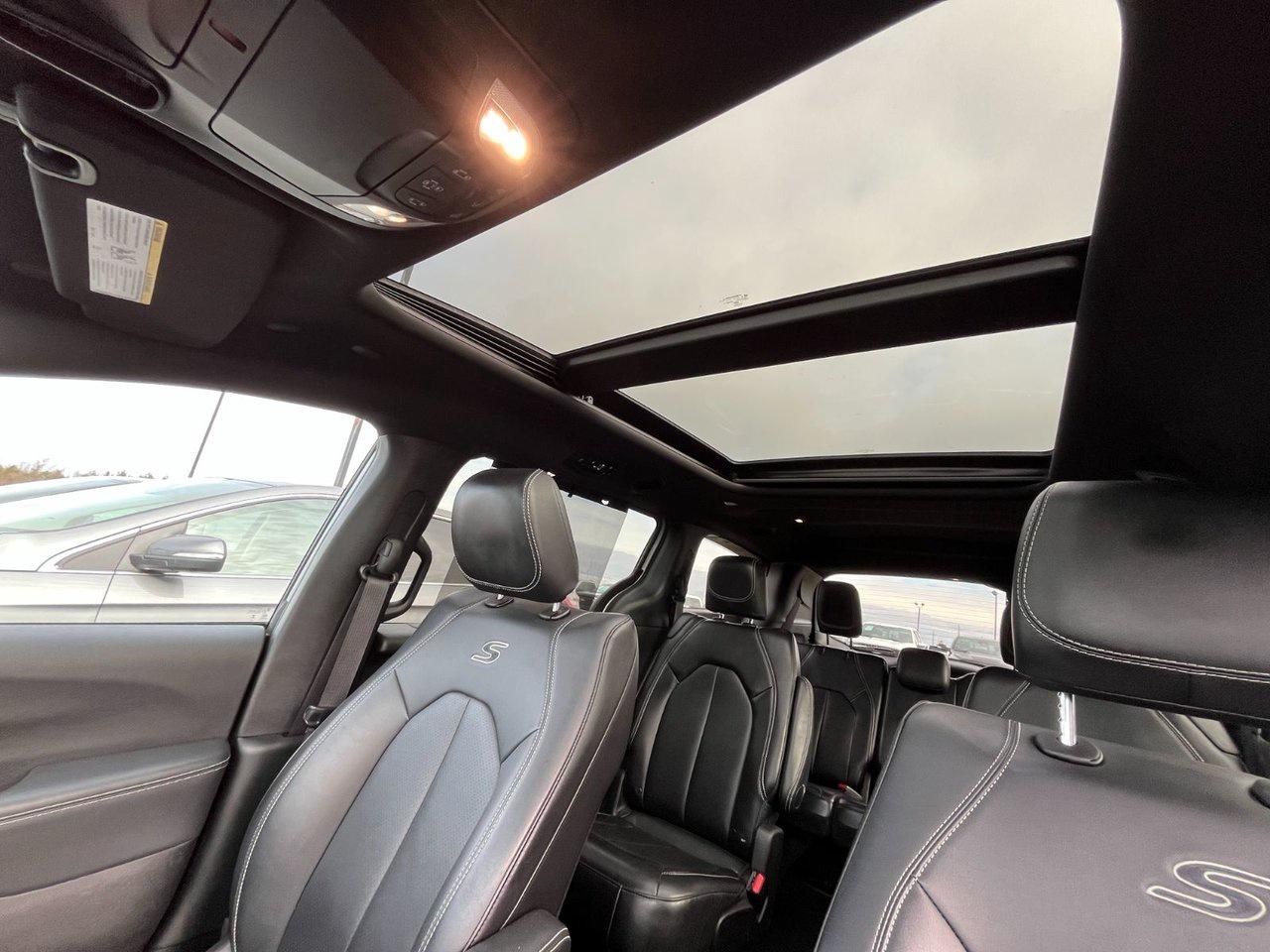 2024 Chrysler Pacifica TOURING-L FWD Photo