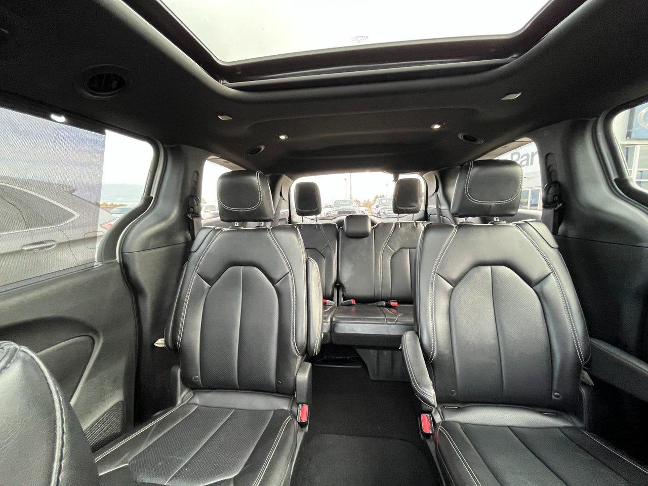 2024 Chrysler Pacifica TOURING-L FWD Photo