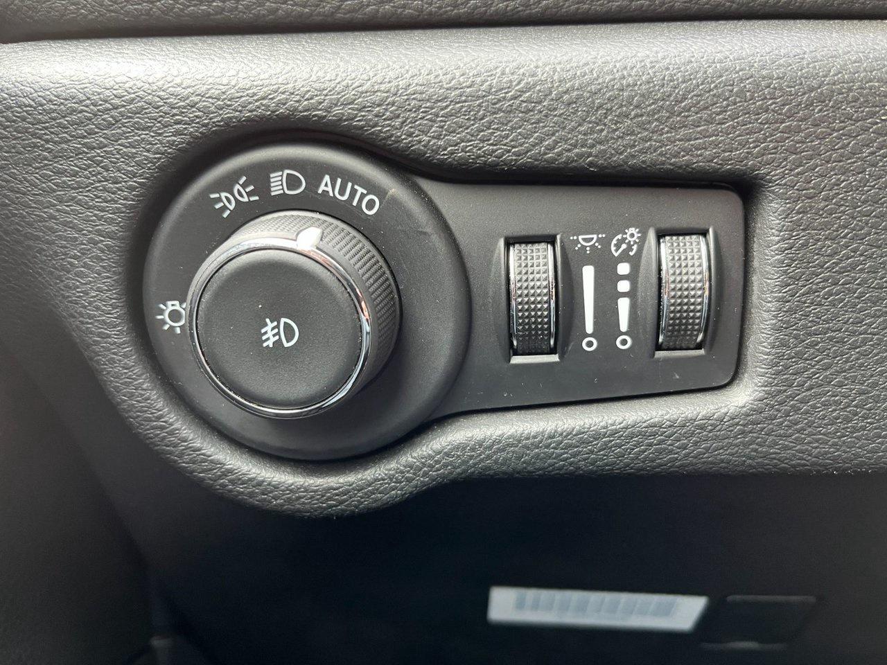 2024 Chrysler Pacifica TOURING-L FWD Photo