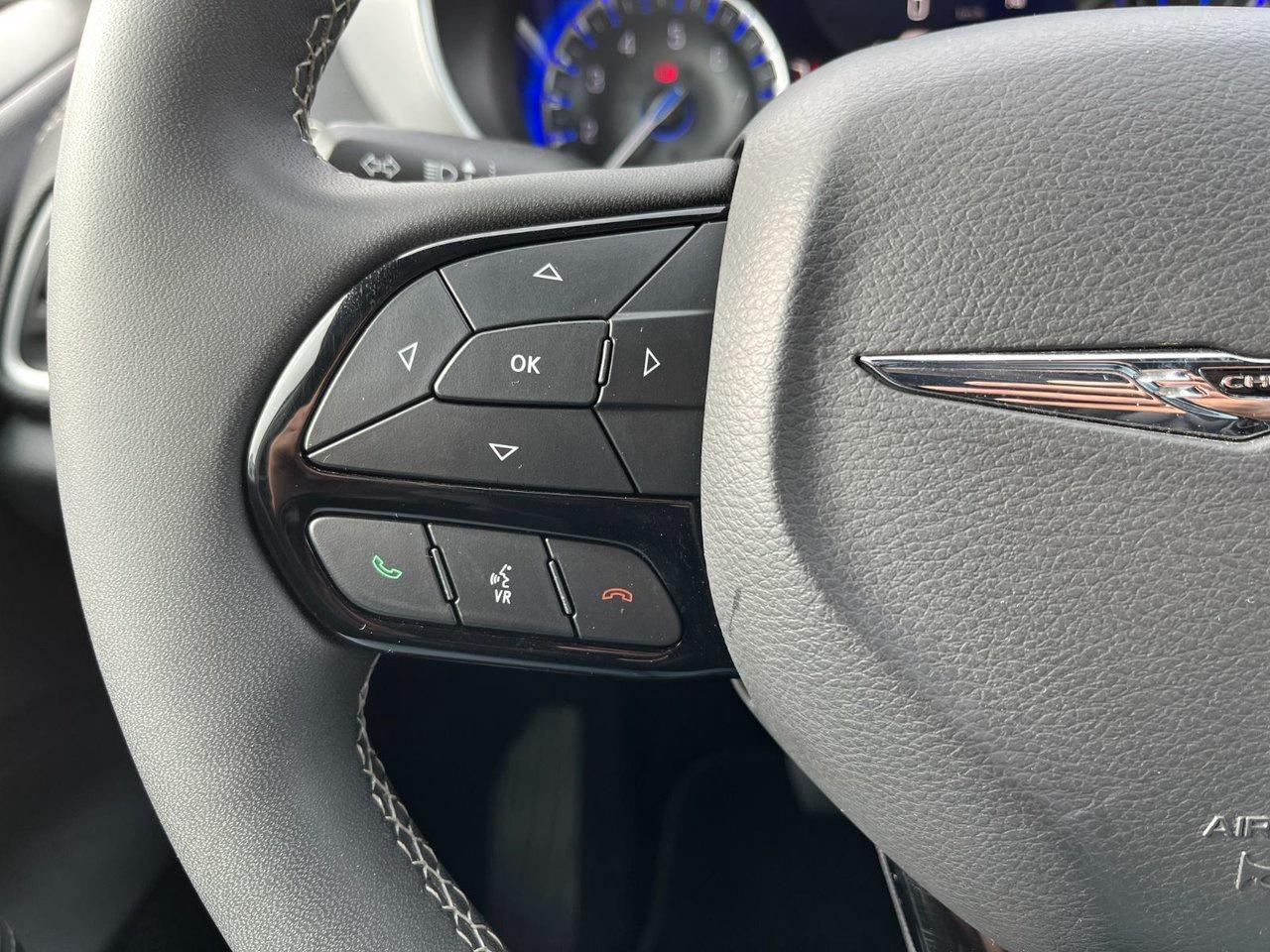 2024 Chrysler Pacifica TOURING-L FWD Photo