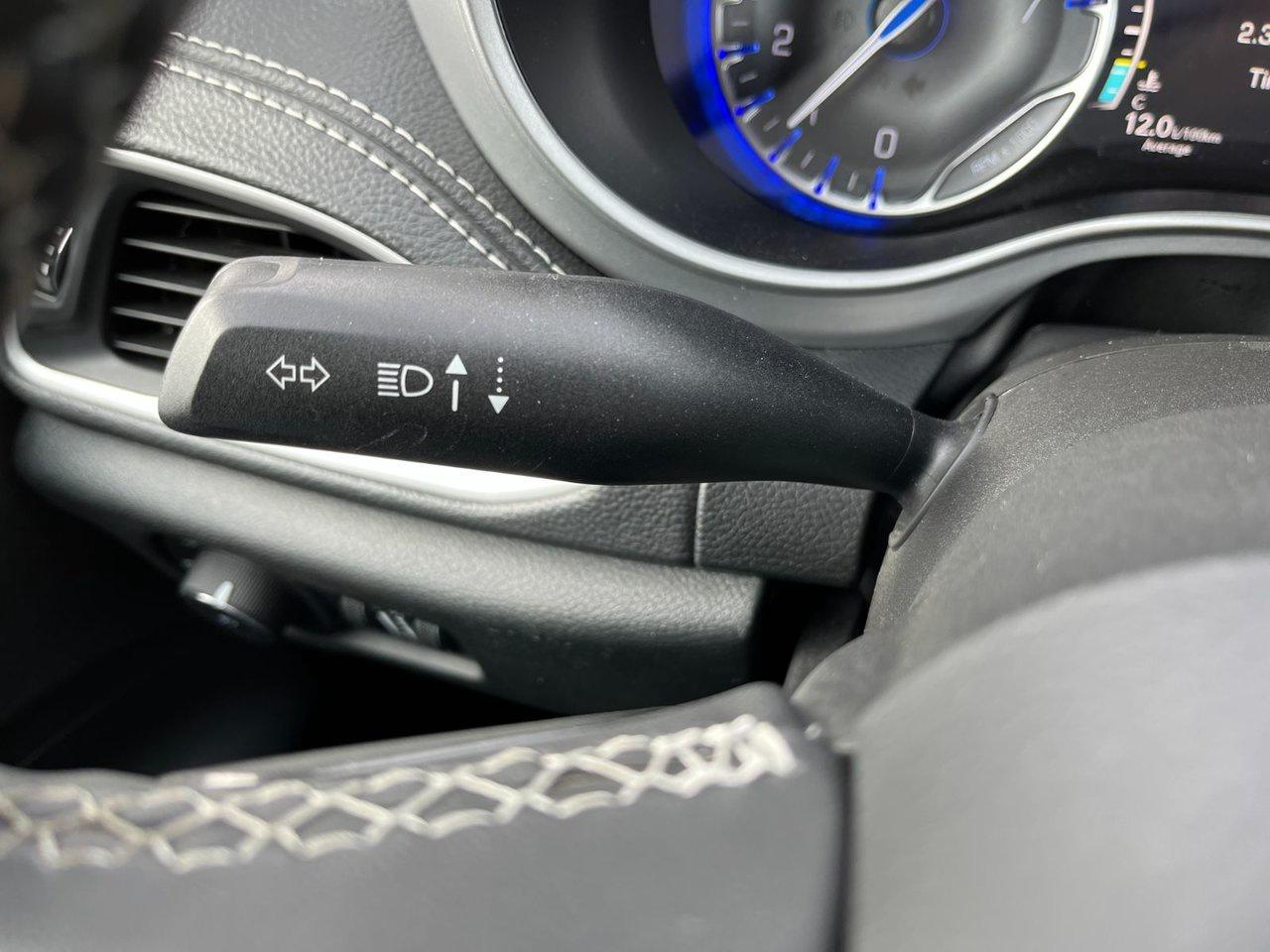 2024 Chrysler Pacifica TOURING-L FWD Photo