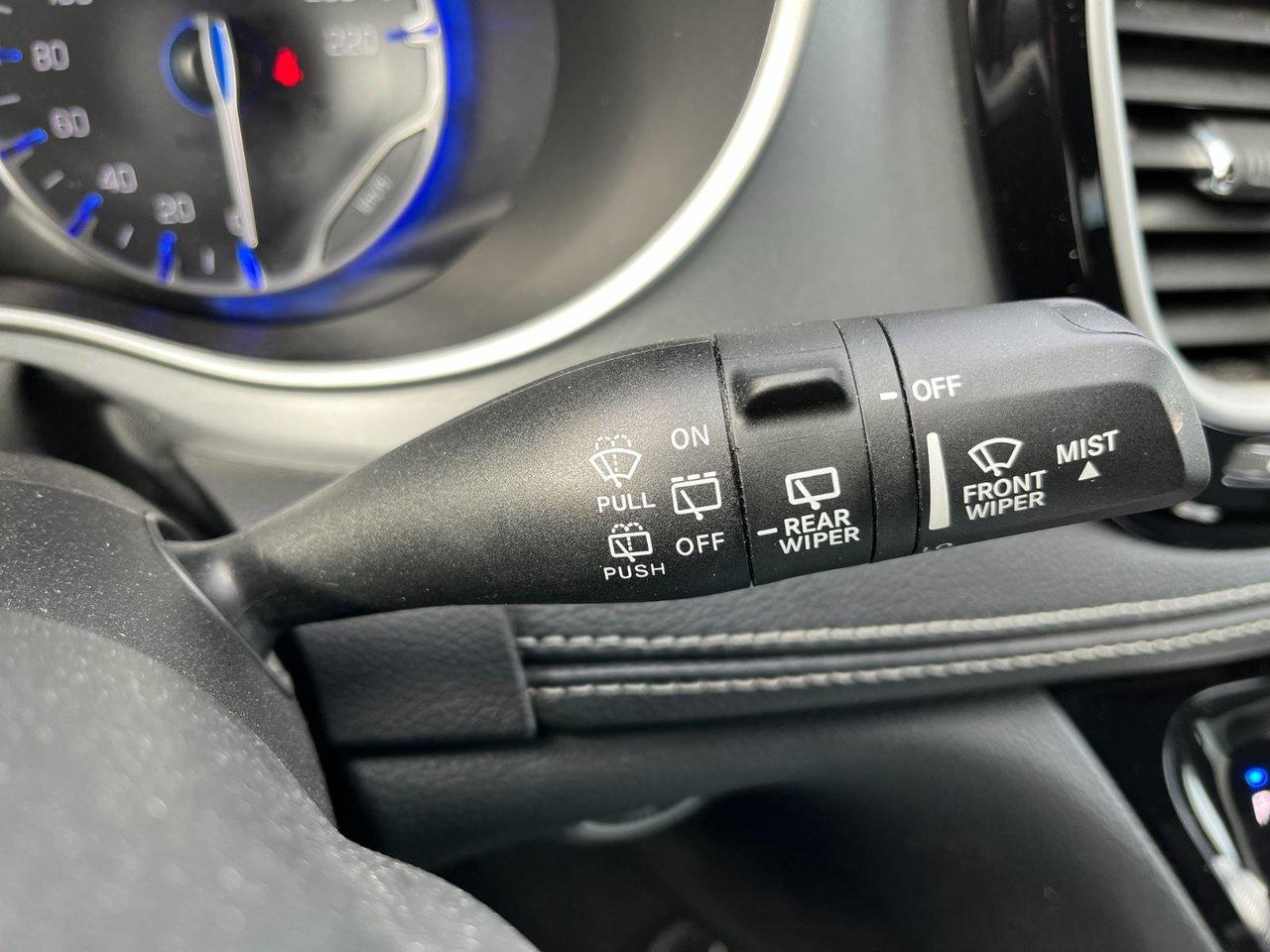 2024 Chrysler Pacifica TOURING-L FWD Photo