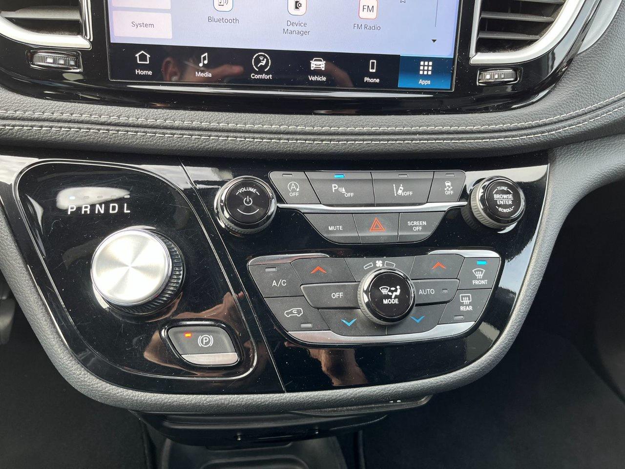 2024 Chrysler Pacifica TOURING-L FWD Photo