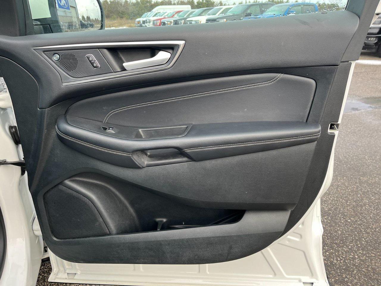 2023 Ford Edge Titanium AWD Photo