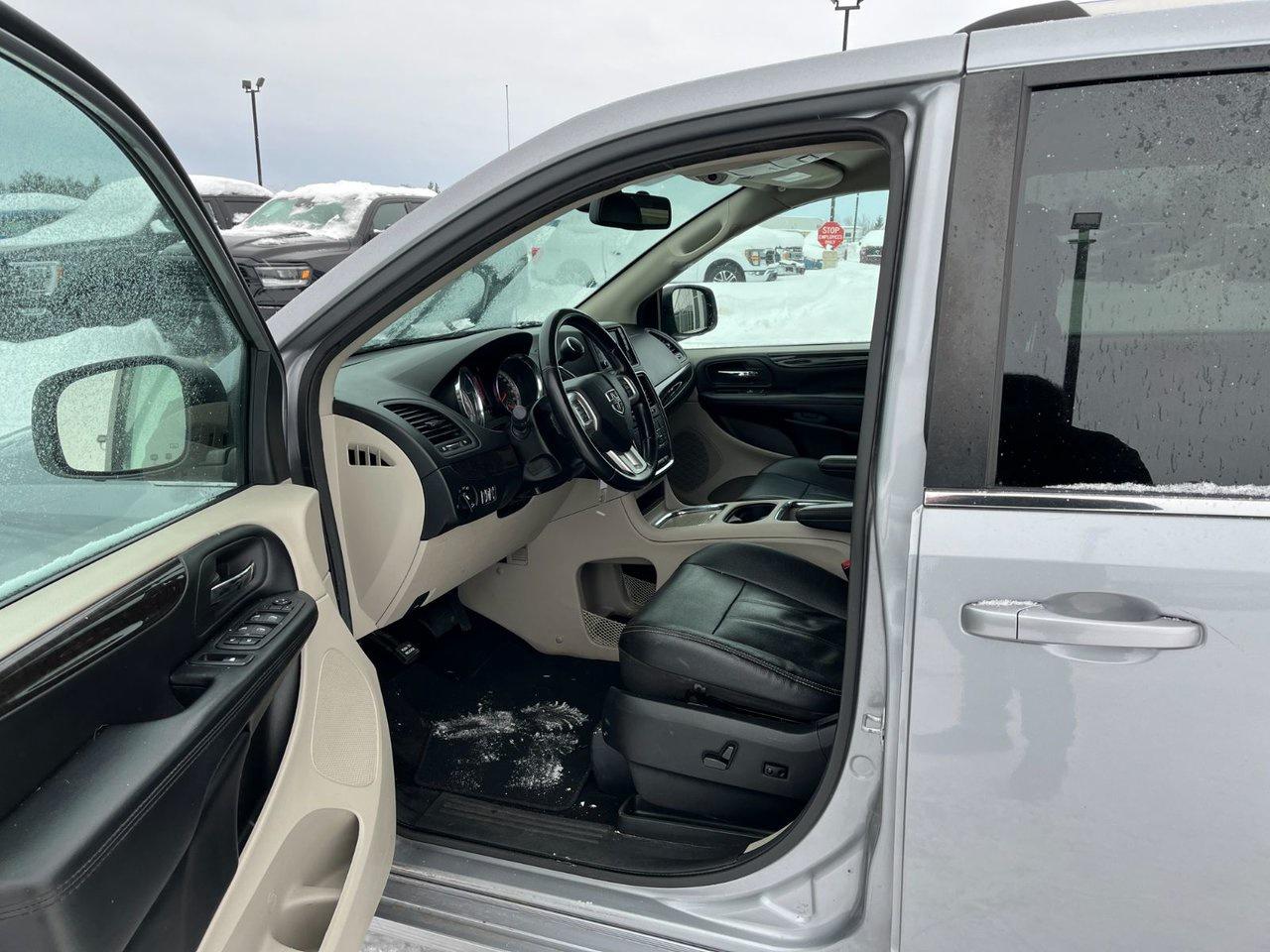 2019 Dodge Grand Caravan Crew Plus Photo