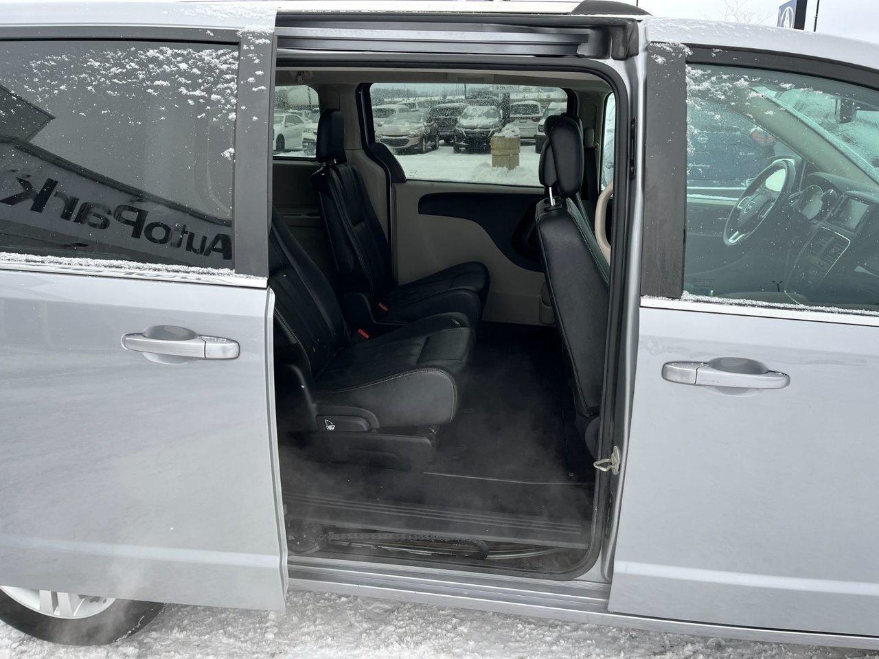 2019 Dodge Grand Caravan Crew Plus Photo