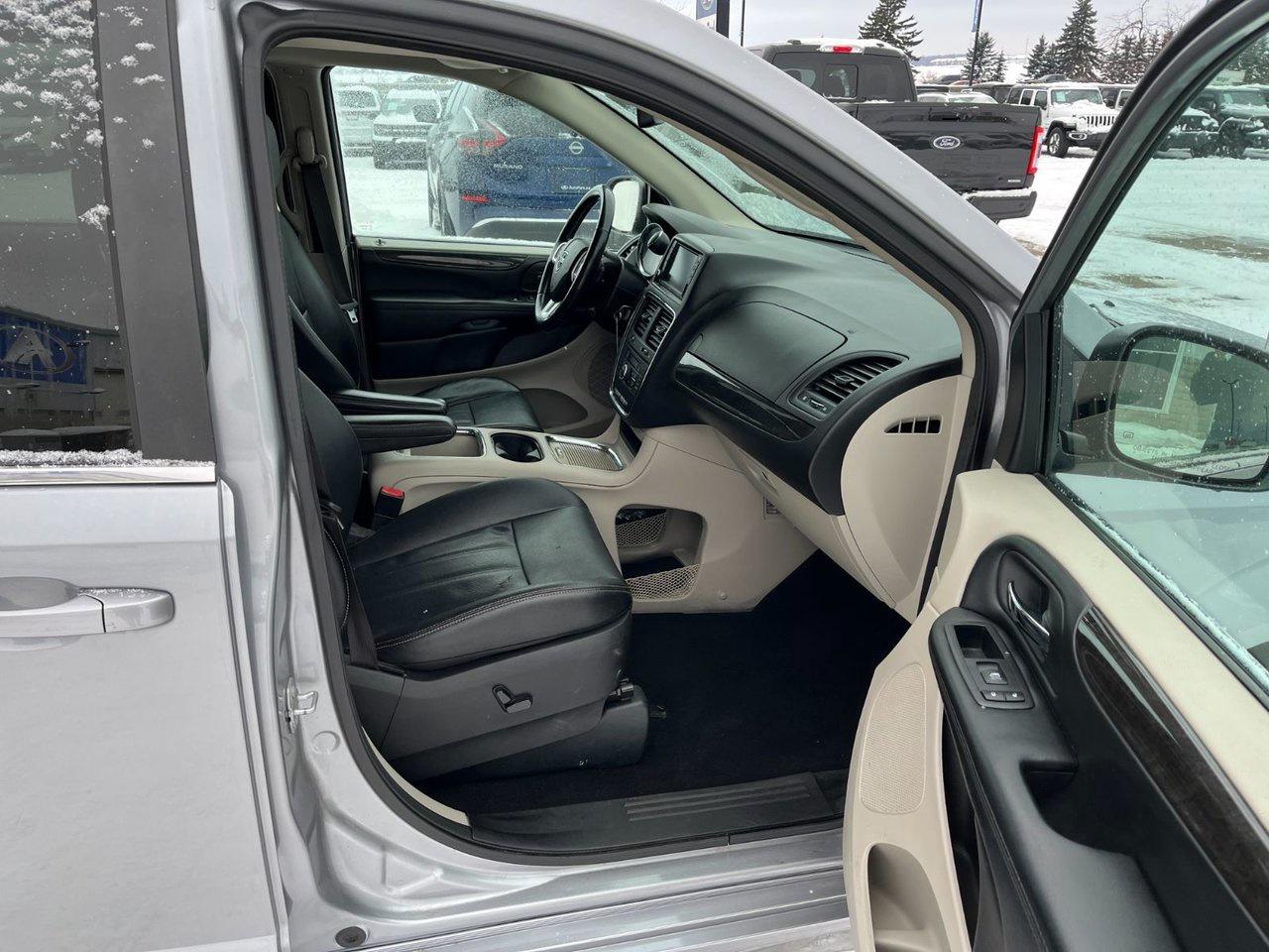 2019 Dodge Grand Caravan Crew Plus Photo