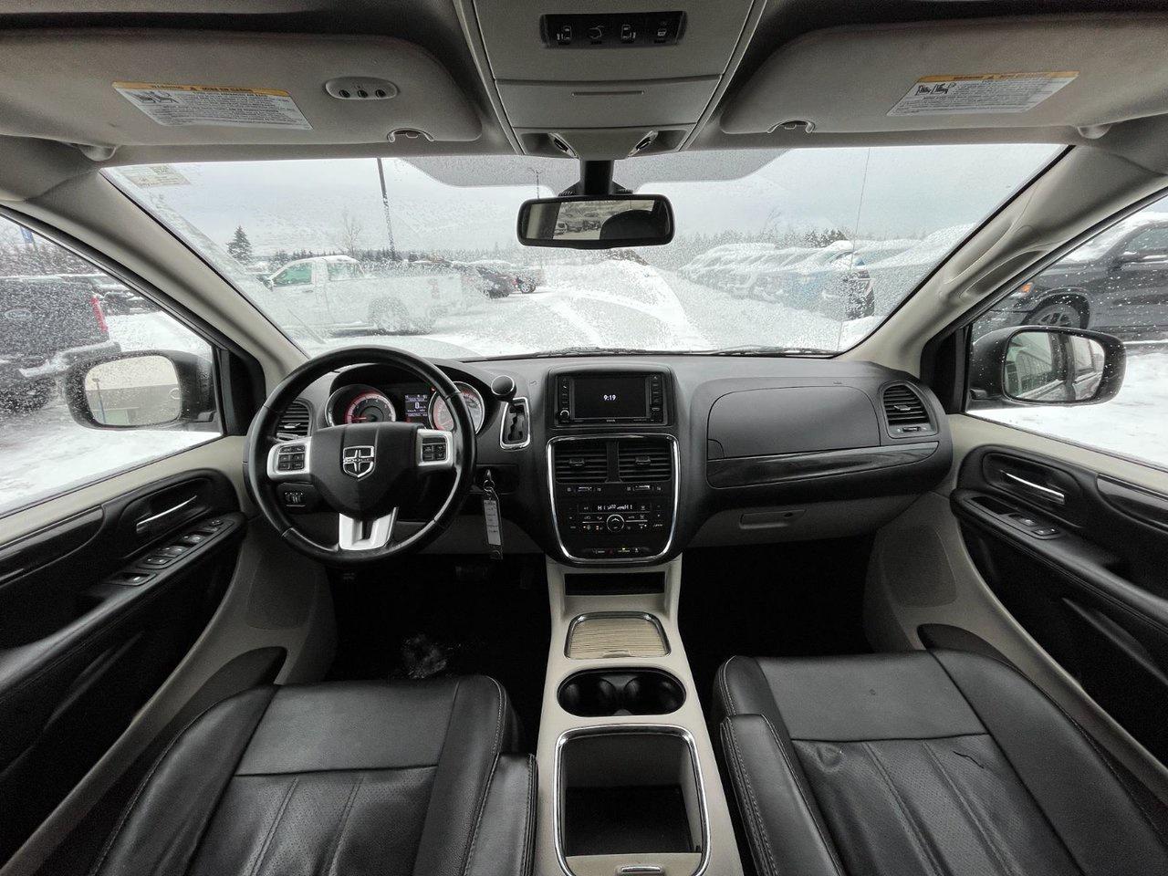 2019 Dodge Grand Caravan Crew Plus Photo