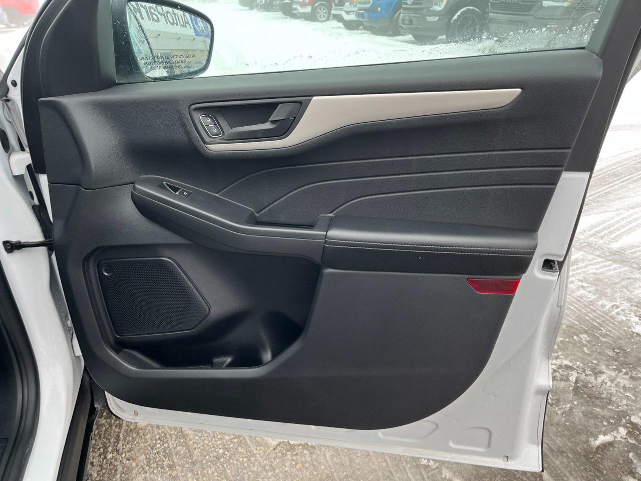 2022 Ford Escape SE Photo