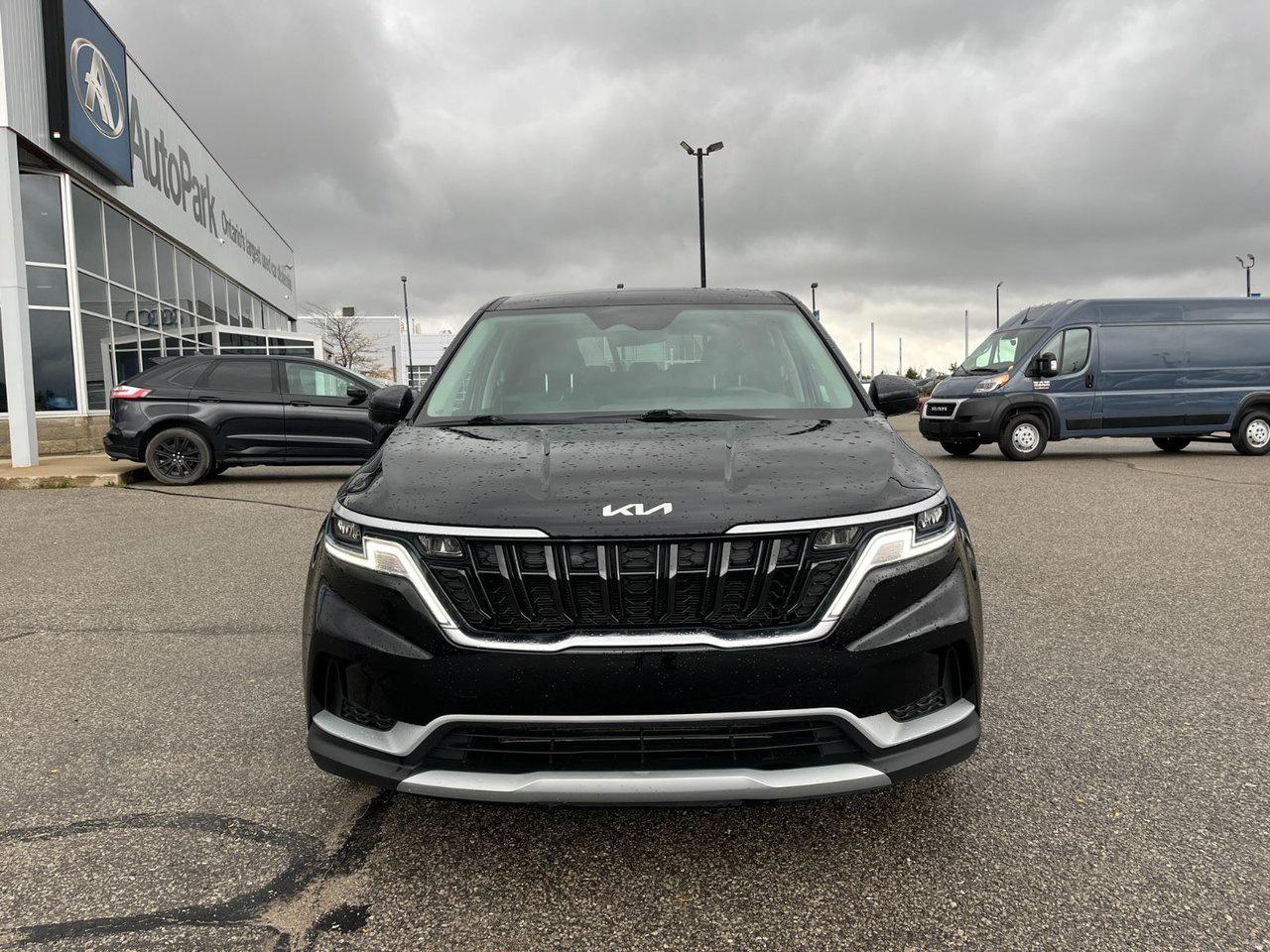 2022 Kia Carnival LX FWD Photo2