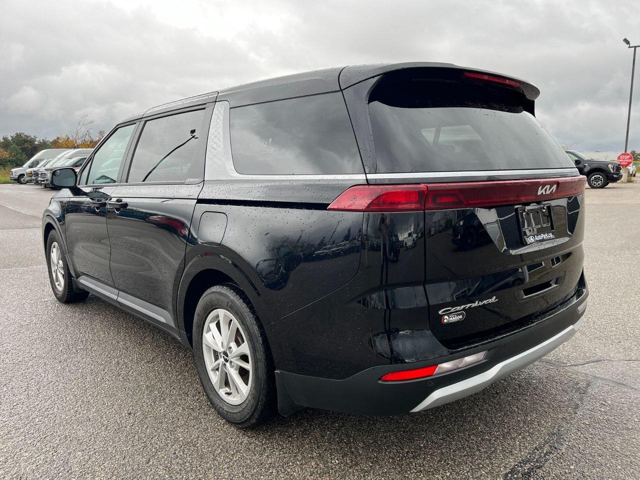 2022 Kia Carnival LX FWD Photo