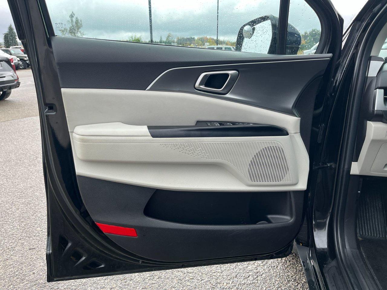 2022 Kia Carnival LX FWD Photo