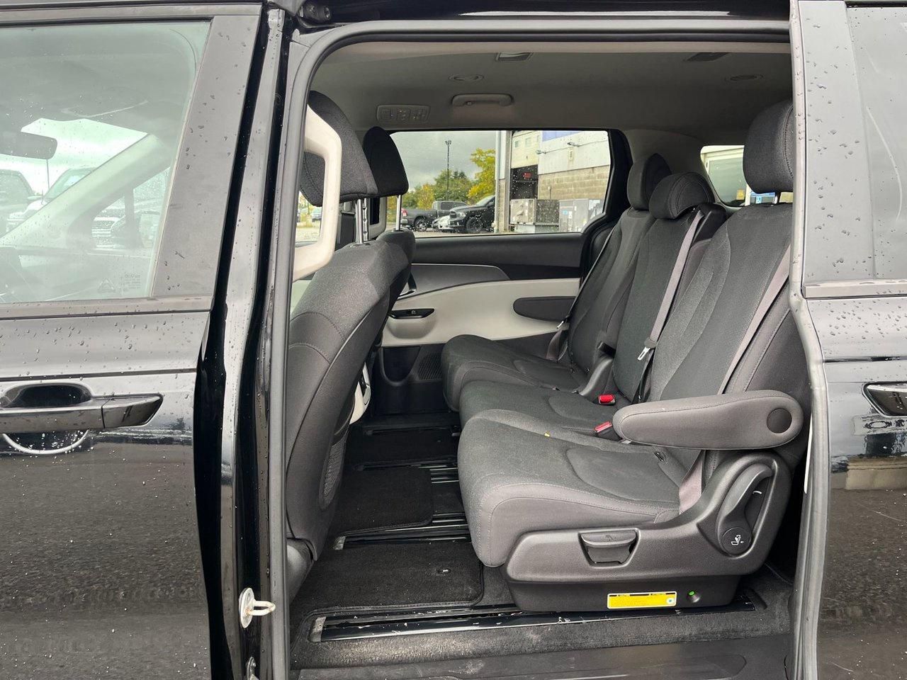 2022 Kia Carnival LX FWD Photo