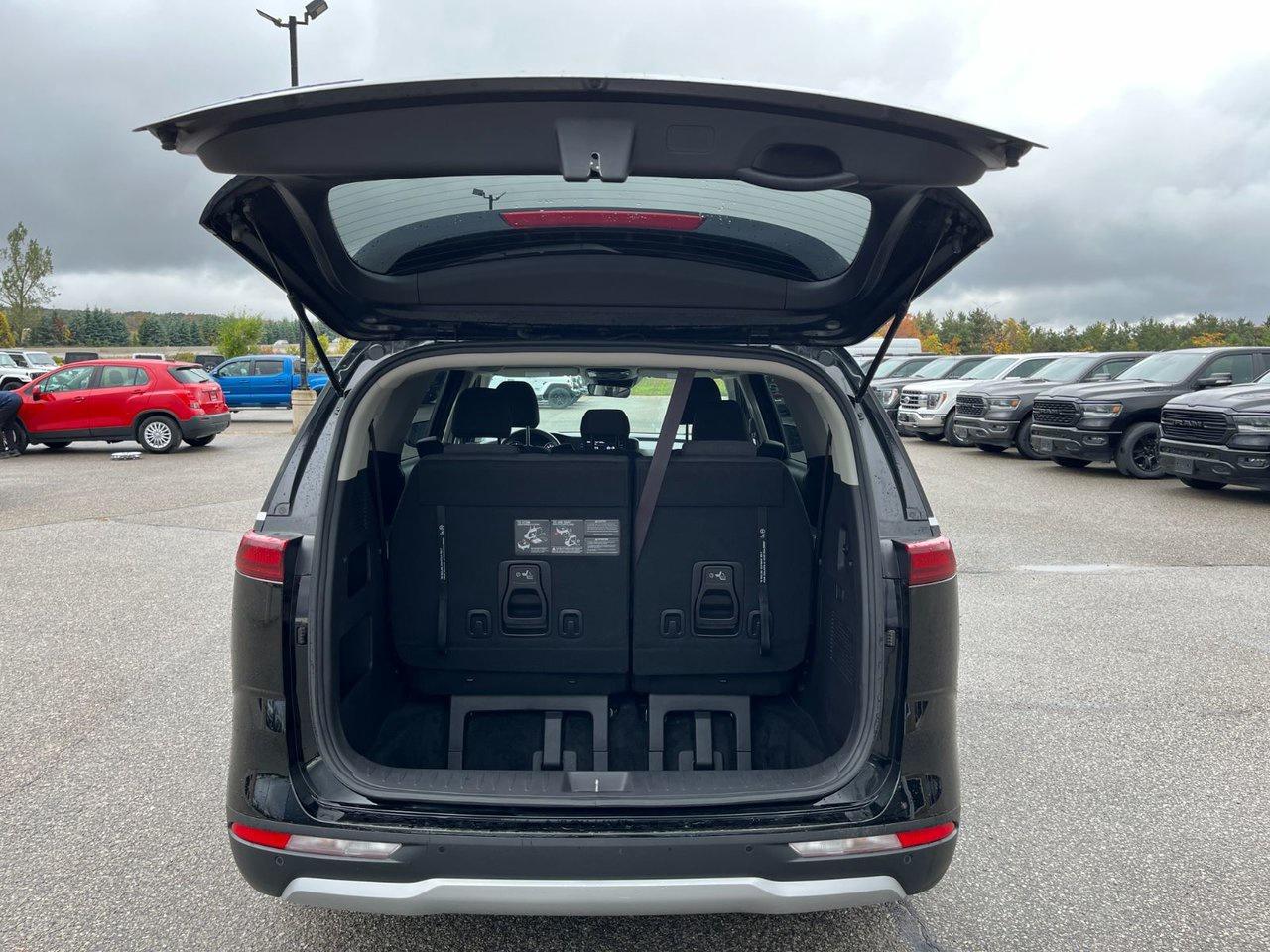 2022 Kia Carnival LX FWD Photo