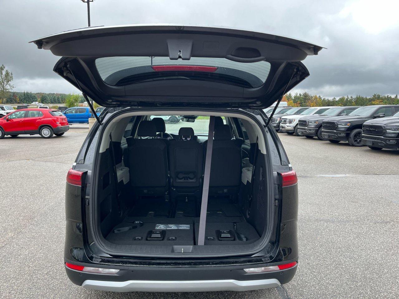 2022 Kia Carnival LX FWD Photo