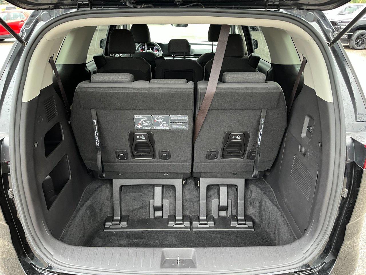 2022 Kia Carnival LX FWD Photo