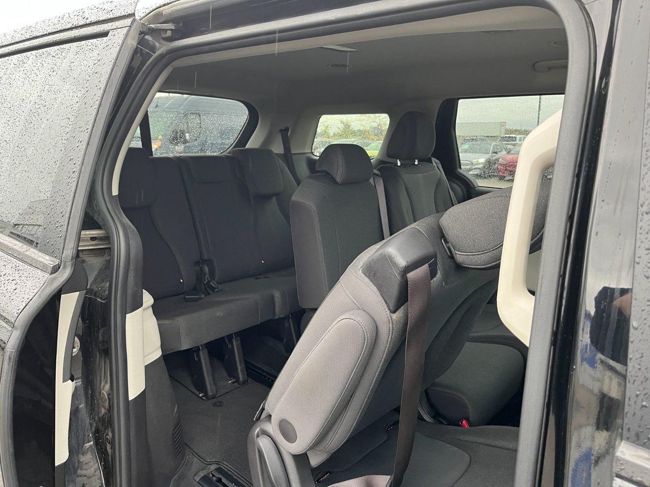 2022 Kia Carnival LX FWD Photo