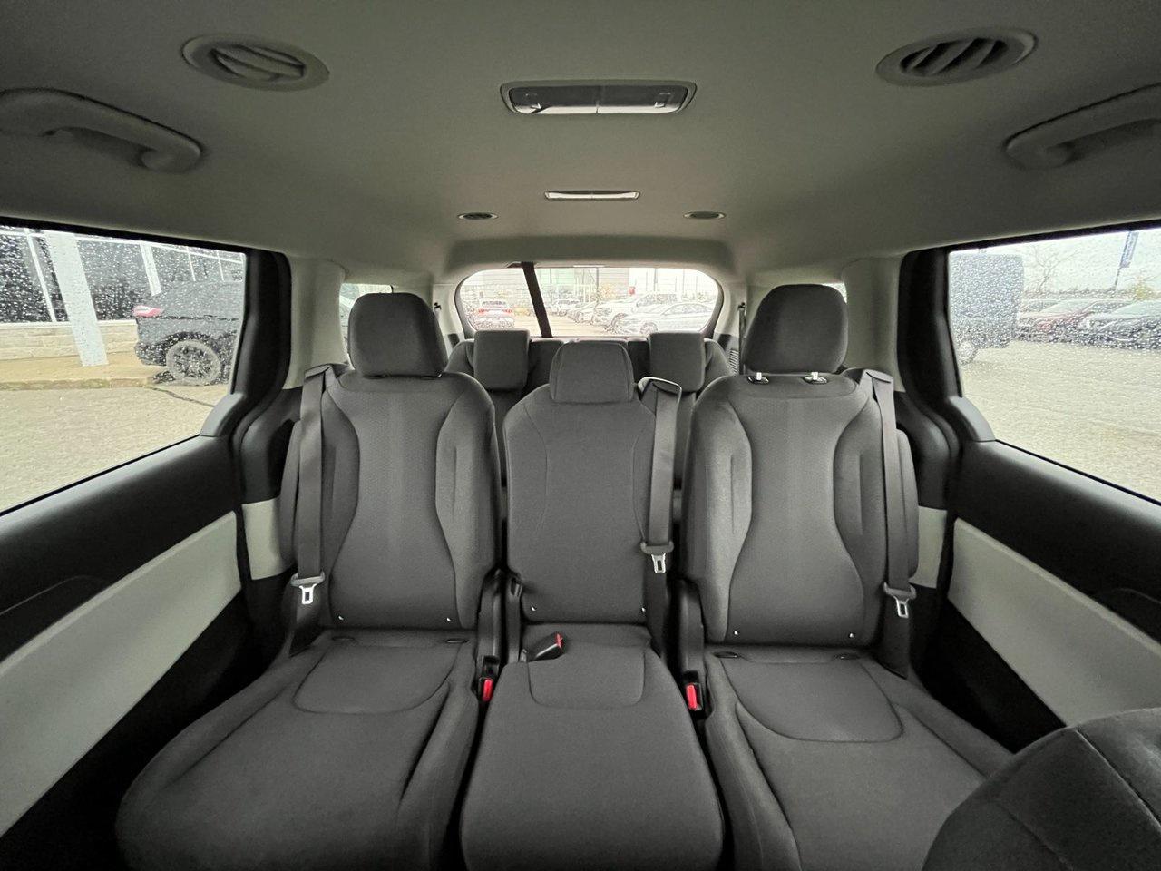 2022 Kia Carnival LX FWD Photo