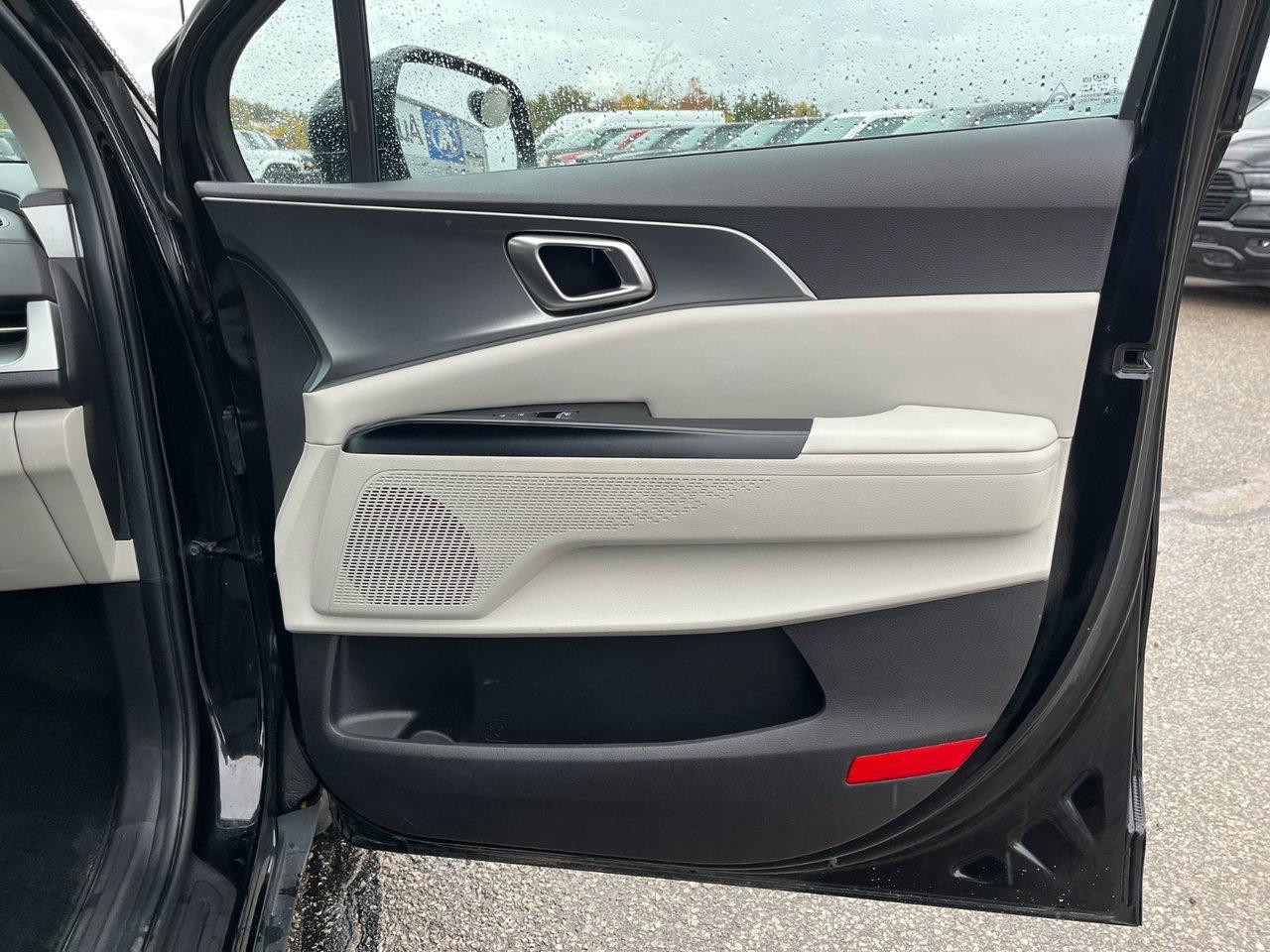 2022 Kia Carnival LX FWD Photo