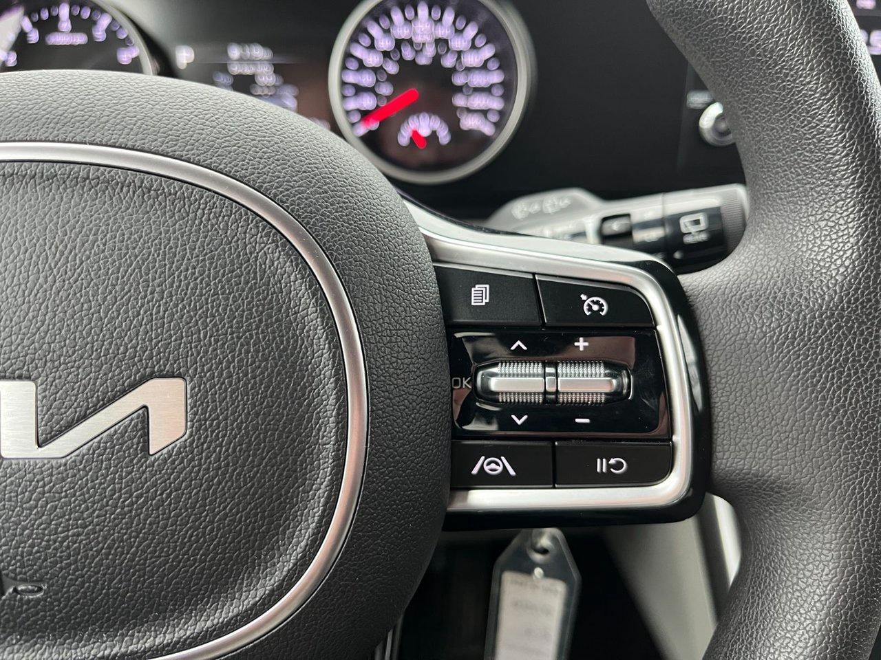 2022 Kia Carnival LX FWD Photo