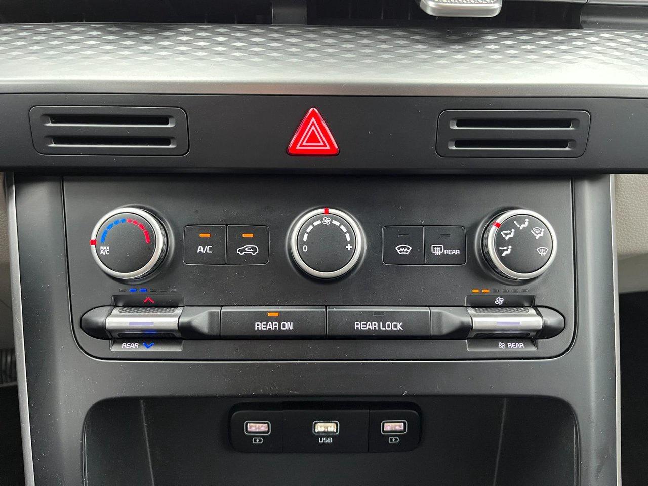 2022 Kia Carnival LX FWD Photo