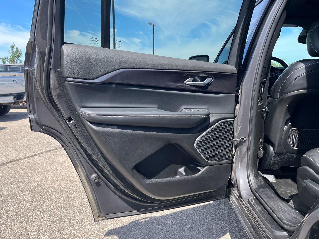 2021 Jeep Grand Cherokee L ALTITUDE 4X4 Photo